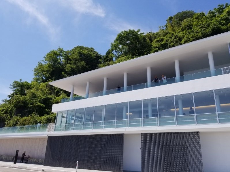 富山県の道の駅「道の駅 雨晴」